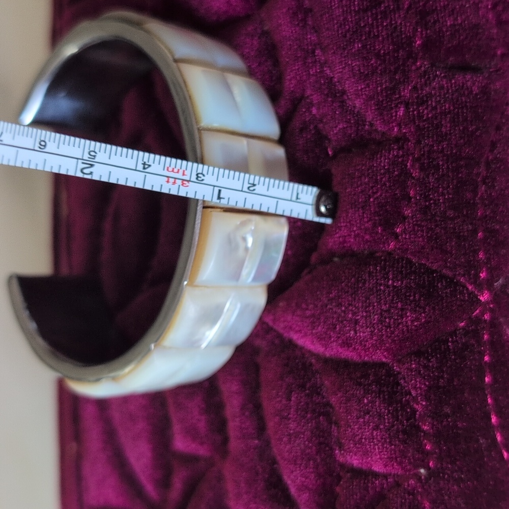 Elegant Mother of Pearl Cuff Bracelet - Picture 6 of 6